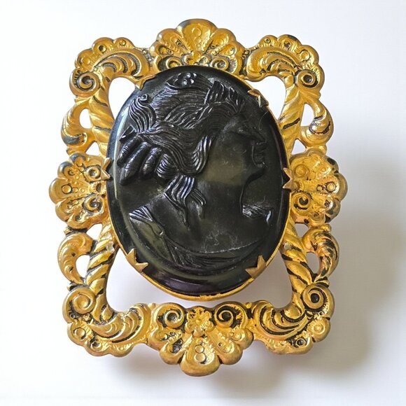 Unbranded Jewelry - Vintage Victorian Revival Mourning Thermoset Black Cameo Brooch Gold Tone 1940s